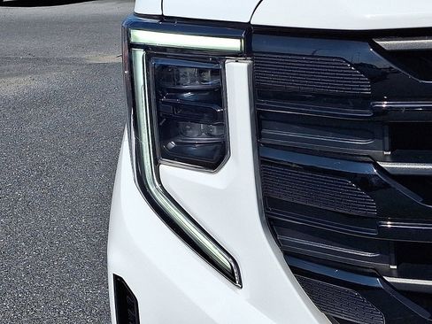 Used 2024 GMC Sierra 1500 Elevation AWD/4WD image 9