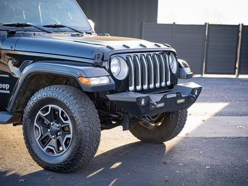 Used 2018 Jeep Wrangler Unlimited Sahara w/ Uconnect 4C Nav & Sound Group image 4