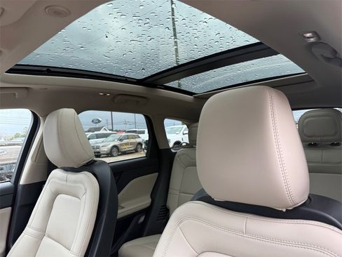 Used 2025 Lincoln Corsair Reserve w/ Equipment Group 202A image 17