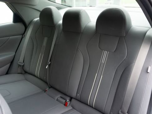 Used 2024 Hyundai Elantra SEL FWD image 13