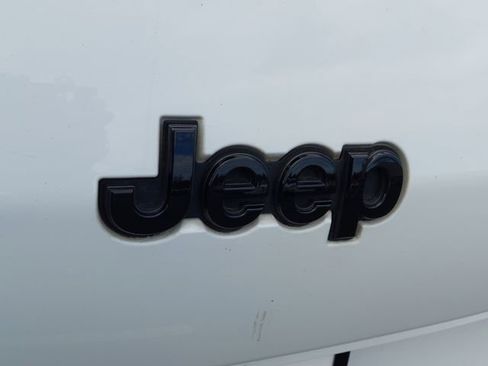 Used 2023 Jeep Grand Cherokee L Altitude image 14