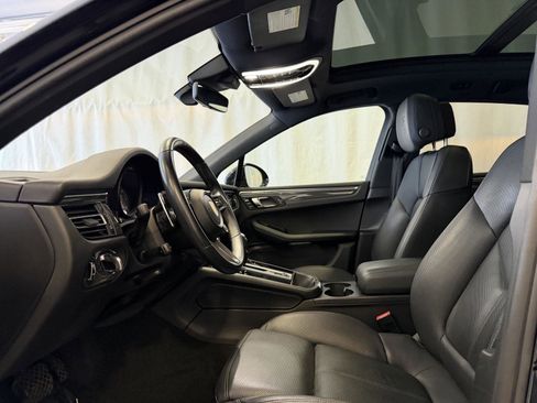 Certified 2023 Porsche Macan S image 5