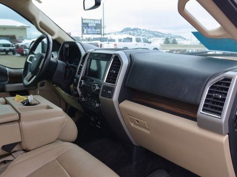 Used 2017 Ford F150 Lariat image 34