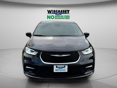 Used 2024 Chrysler Pacifica Touring-L FWD image 8
