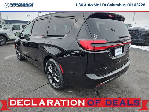 New 2026 Chrysler Pacifica Select image 5