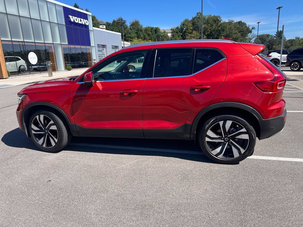 Used 2025 Volvo XC40 B5 Plus w/ Climate Package AWD/4WD image 10
