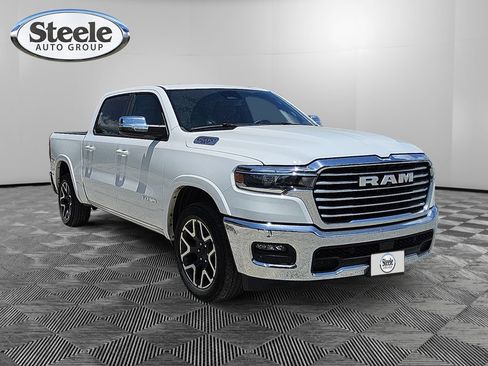 Used 2025 RAM 1500 Laramie AWD/4WD image 7