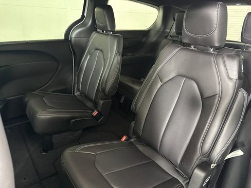 New 2026 Chrysler Pacifica Select image 10