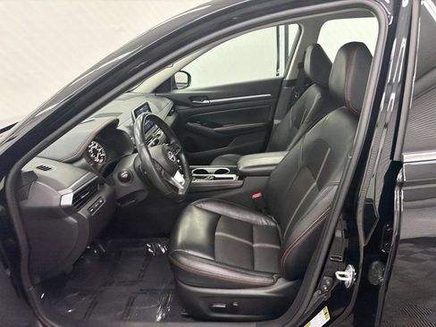 Used 2024 Nissan Altima 2.5 SR FWD image 9