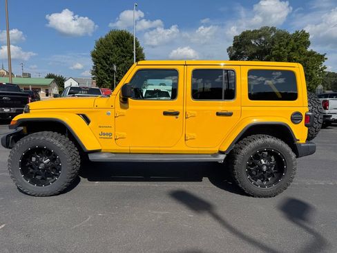 Used 2019 Jeep Wrangler Unlimited Sahara w/ Uconnect 4C Nav & Sound Group AWD/4WD image 8