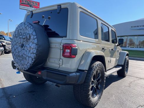 Used 2022 Jeep Wrangler Unlimited Sahara image 43