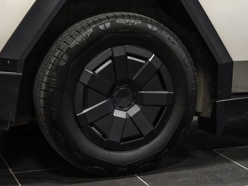 Used 2025 Tesla Cybertruck AWD Crew Cab image 59