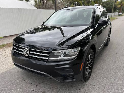 Used 2021 Volkswagen Tiguan SE w/ Panoramic Sunroof Package FWD image 4