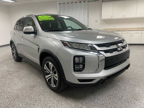 Used 2021 Mitsubishi Outlander Sport LE image 3
