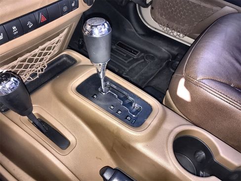 Used 2016 Jeep Wrangler Unlimited Sahara image 19