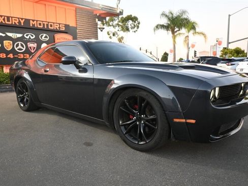 Used 2016 Dodge Challenger SXT w/ Blacktop Package image 14