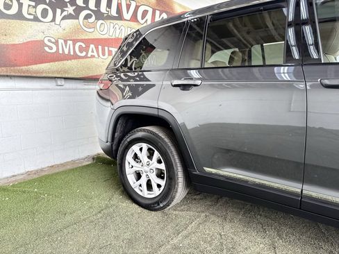 Used 2022 Jeep Grand Cherokee Limited w/ Luxury Tech Group II image 4