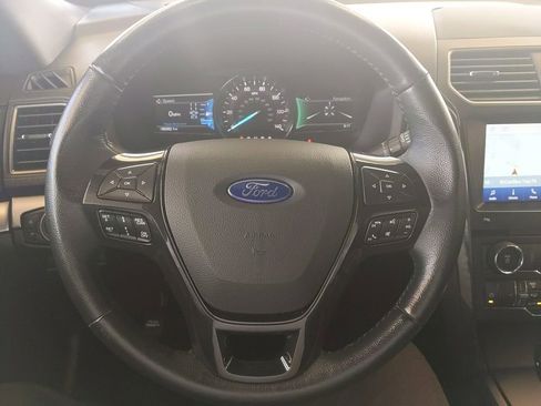 Used 2018 Ford Explorer XLT w/ Equipment Group 202A AWD/4WD image 18