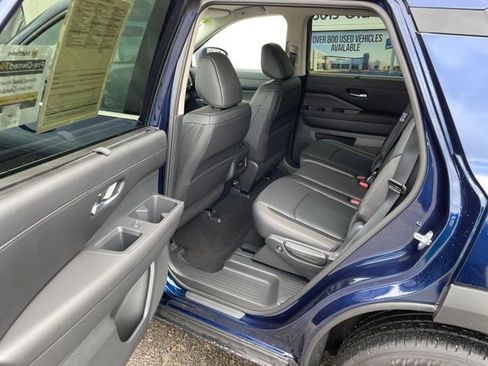 Used 2025 Nissan Pathfinder SL image 23