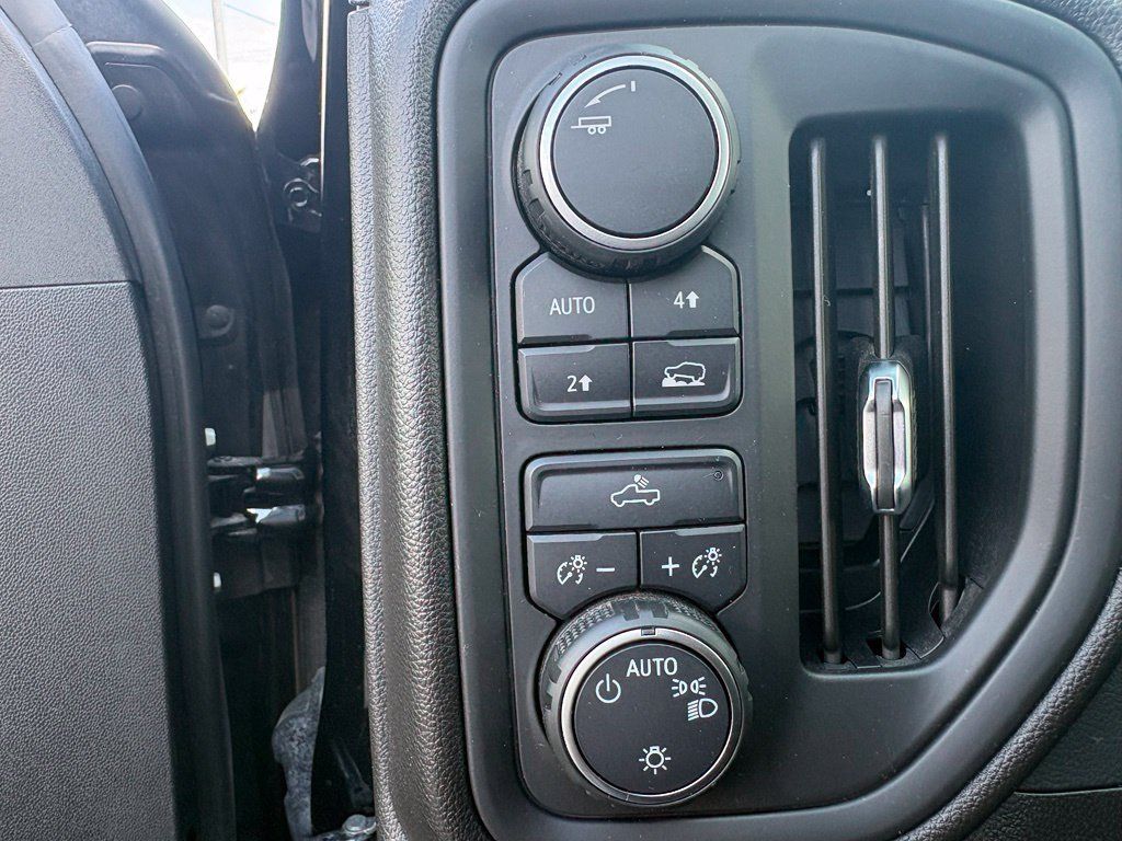 Used 2025 Chevrolet Silverado 1500 Custom AWD/4WD image 27