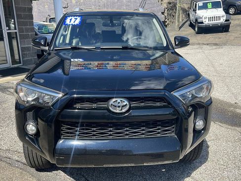 Used 2017 Toyota 4Runner SR5 Premium AWD/4WD image 2