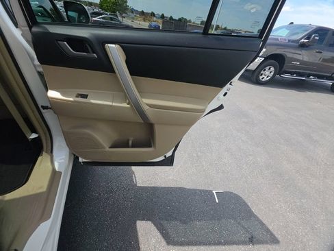 Used 2013 Toyota Highlander SE AWD/4WD image 30