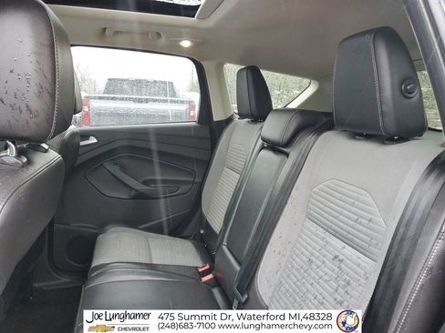 Used 2017 Ford Escape SE w/ SE Sport Appearance Package AWD/4WD image 24