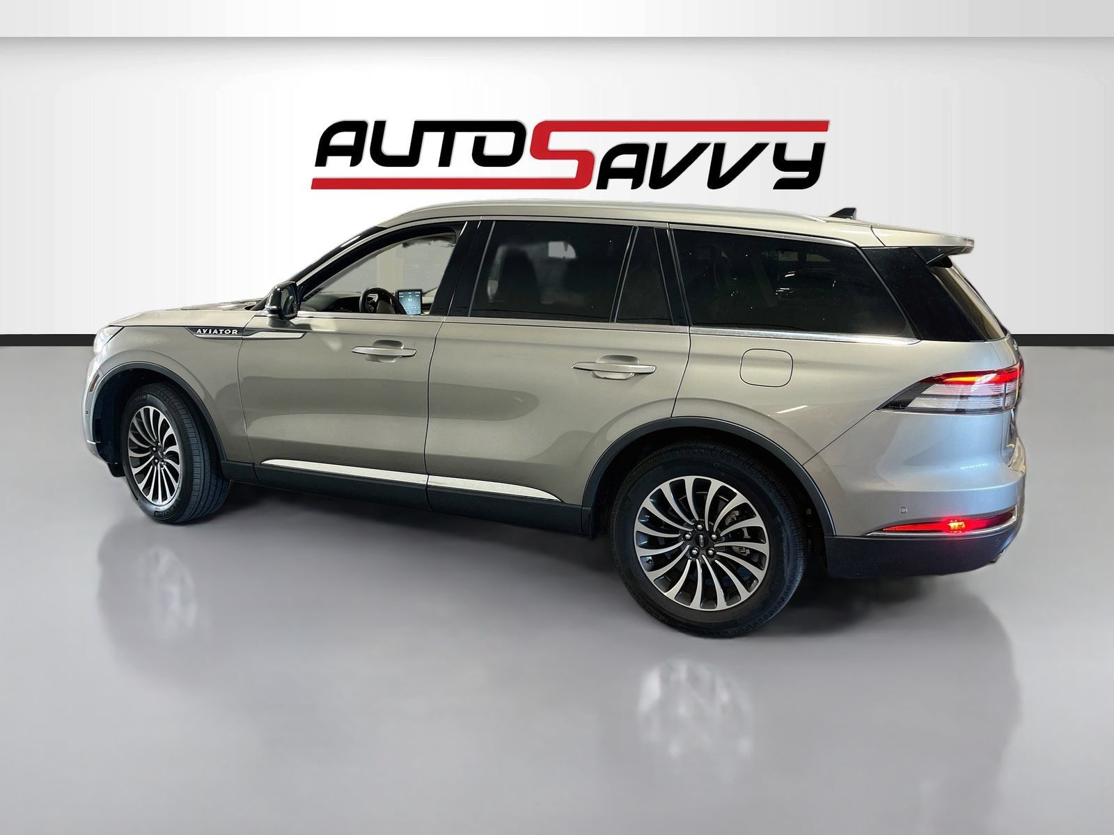 Used 2023 Lincoln Aviator Reserve w/ Equipment Group 201A AWD/4WD image 4