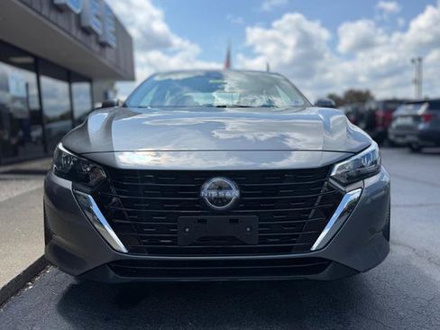 Used 2024 Nissan Sentra SV FWD image 2