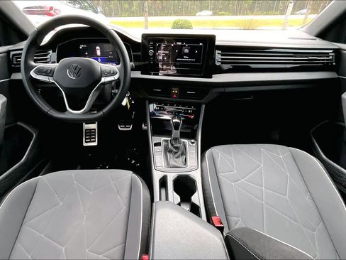 Used 2025 Volkswagen Jetta Sport image 14