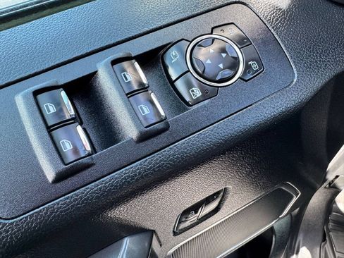 Used 2019 Ford F150 Lariat w/ Equipment Group 502A Luxury AWD/4WD image 15