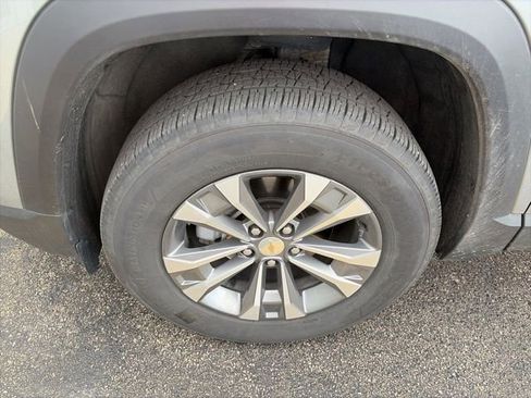 Used 2026 Chevrolet Equinox LT FWD image 3