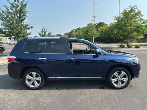 Used 2013 Toyota Highlander Limited AWD/4WD image 9