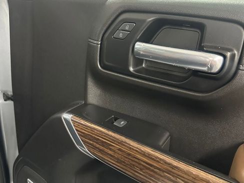Used 2020 Chevrolet Silverado 1500 High Country w/ Technology Package AWD/4WD image 34
