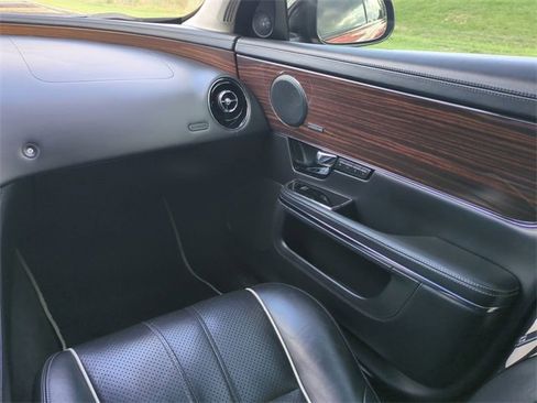 Used 2013 Jaguar XJ L Portfolio image 16