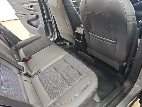 Used 2025 Buick Envista Preferred w/ Convenience I Package FWD image 14