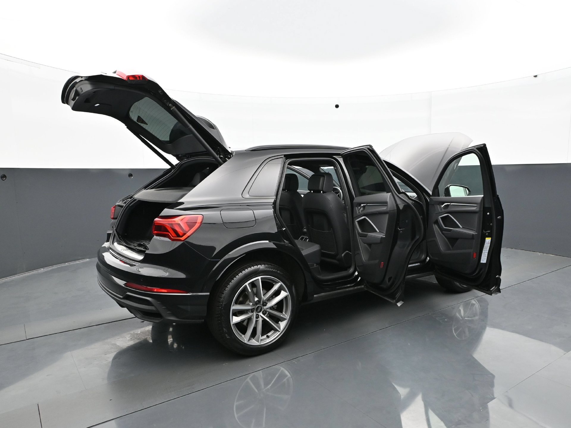 Used 2025 Audi Q3 2.0T Premium w/ Convenience Package AWD/4WD image 40