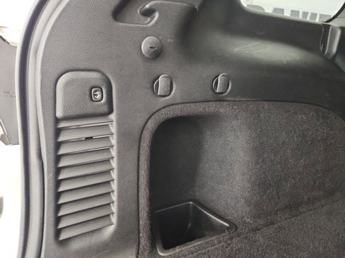 Used 2018 Jeep Grand Cherokee Altitude image 32