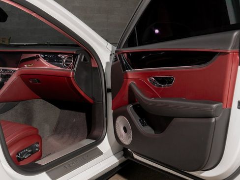 Used 2023 Bentley Flying Spur V8 image 29