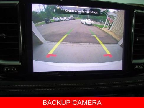 Certified 2025 Chrysler Pacifica Limited FWD image 14