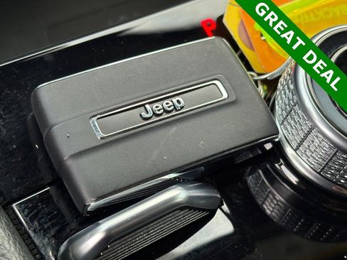 Used 2025 Jeep Grand Cherokee Limited w/ Luxury Tech Group II image 40