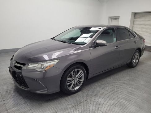 Used 2016 Toyota Camry SE w/ Moonroof Package image 2
