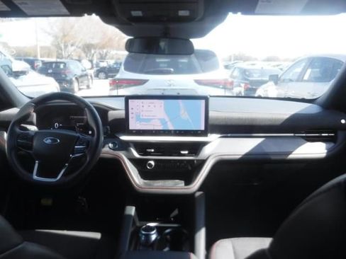 Used 2025 Ford Explorer ST-Line w/ ST-Line Street Pack image 8