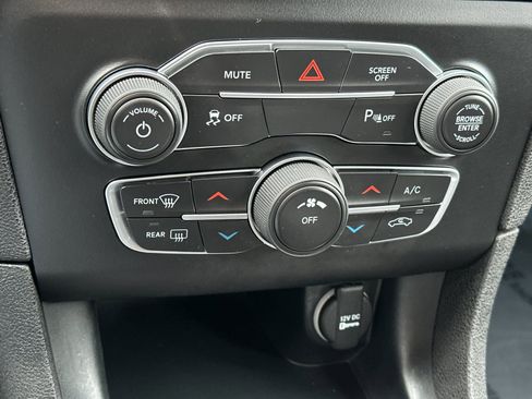 Used 2022 Dodge Charger SXT w/ Blacktop Package image 19