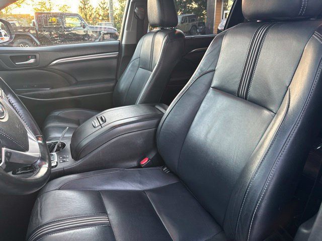 Used 2017 Toyota Highlander SE FWD image 10