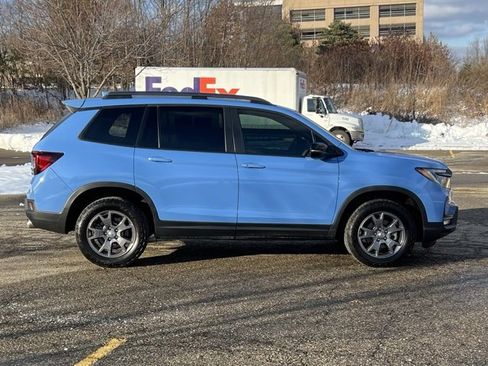 Certified 2025 Honda Passport TrailSport image 8