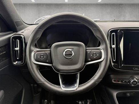 Used 2021 Volvo XC40 P8 Recharge image 18