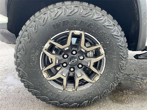 Certified 2025 Chevrolet Colorado ZR2 w/ Technology Package image 33