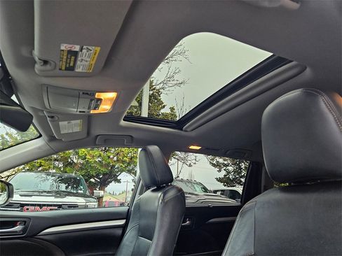 Used 2018 Toyota Highlander XLE image 31