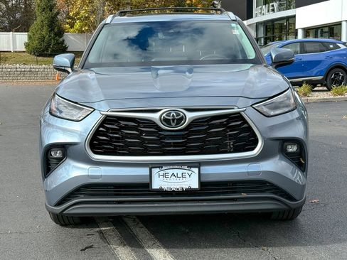 Used 2023 Toyota Highlander XLE image 2